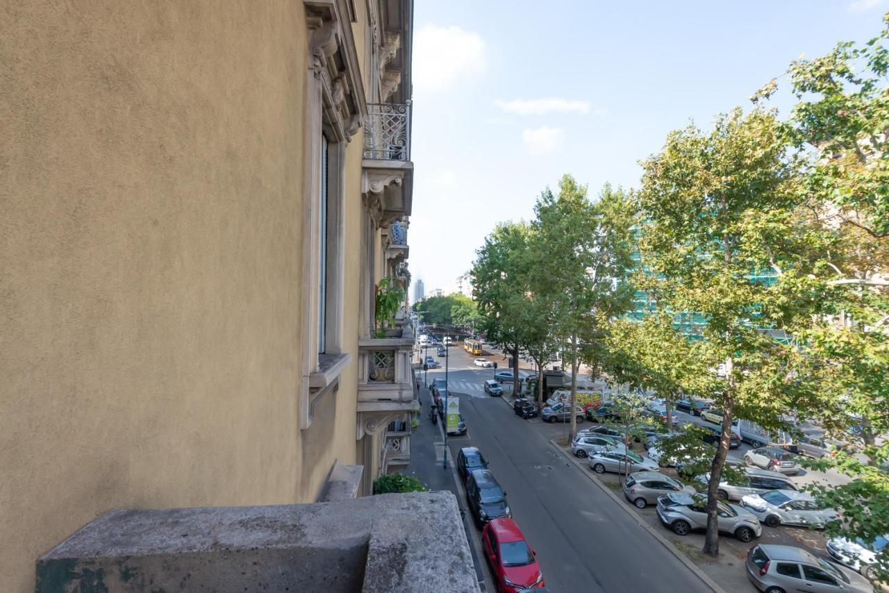 Elegante Casa Liberty Apartment Milan Bagian luar foto