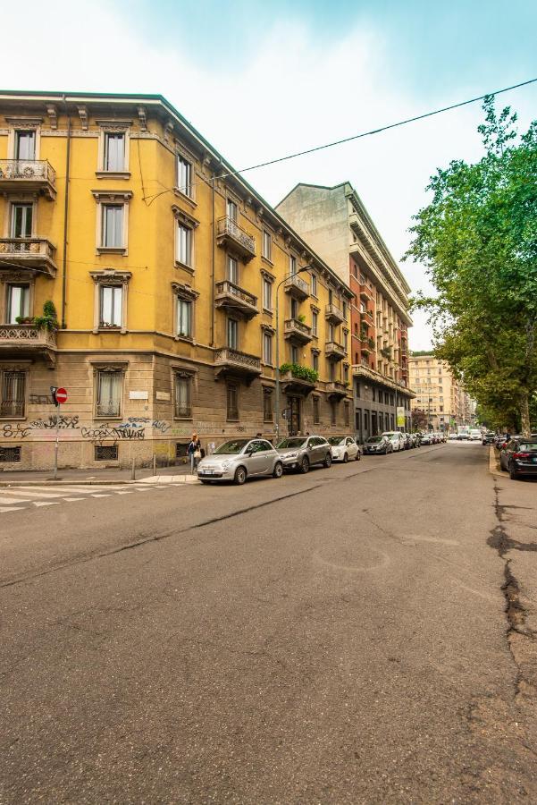 Elegante Casa Liberty Apartment Milan Bagian luar foto